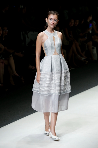 Some 'unfinished' dress from Peggy Hartanto. (GettyImages/JFW2016/FEminaGroup)
